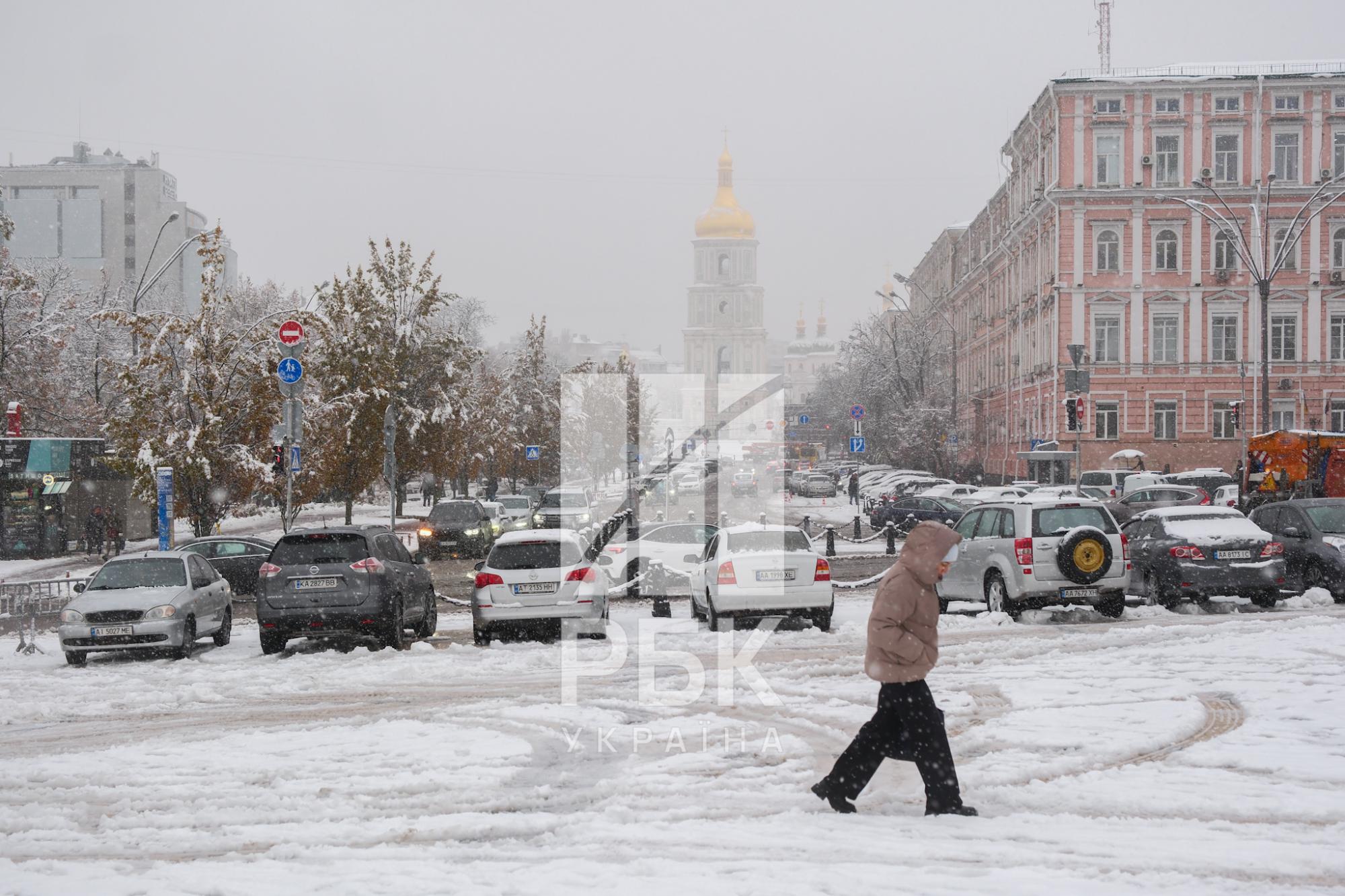 Місцями до 50 см. Київ та інші міста України засипає снігом (фото, відео)